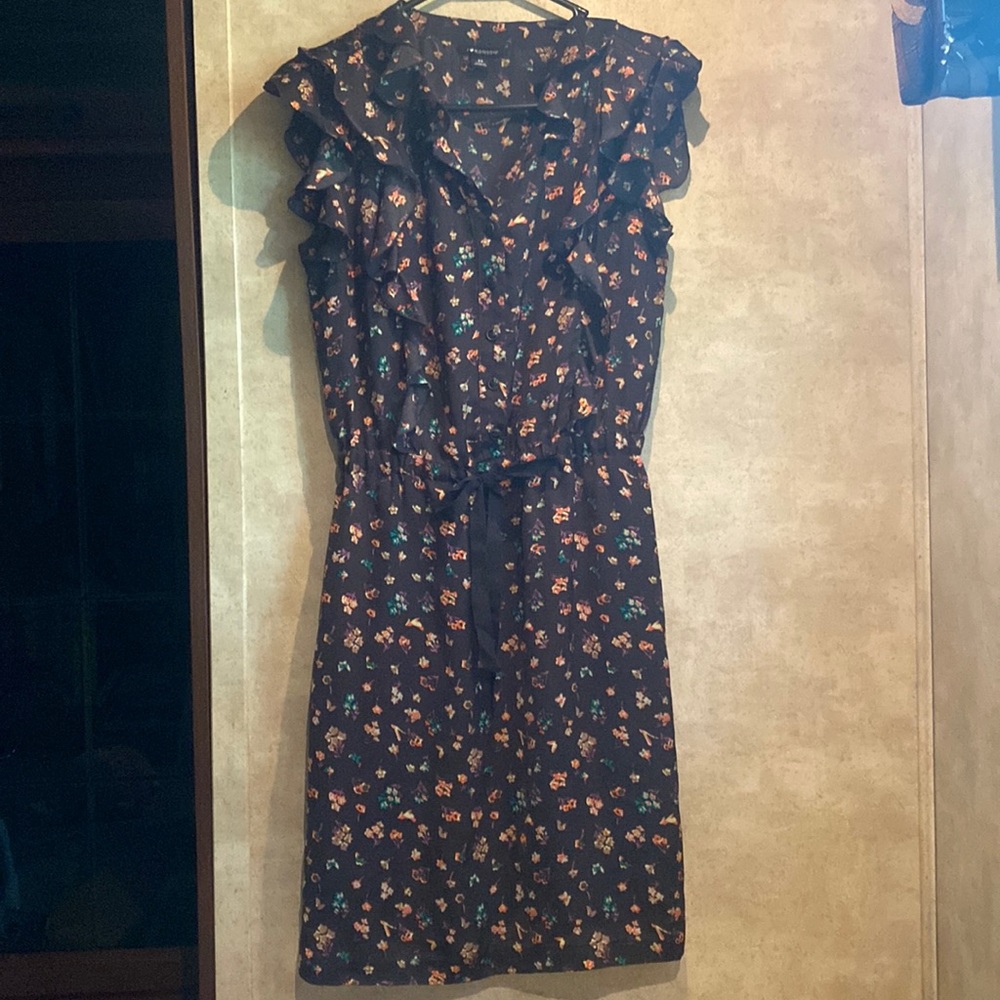 I heart Ronson size ladies XS. Grey background with bright florals, short sleeve